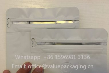 Straight-line-tear-for-tab-zipper