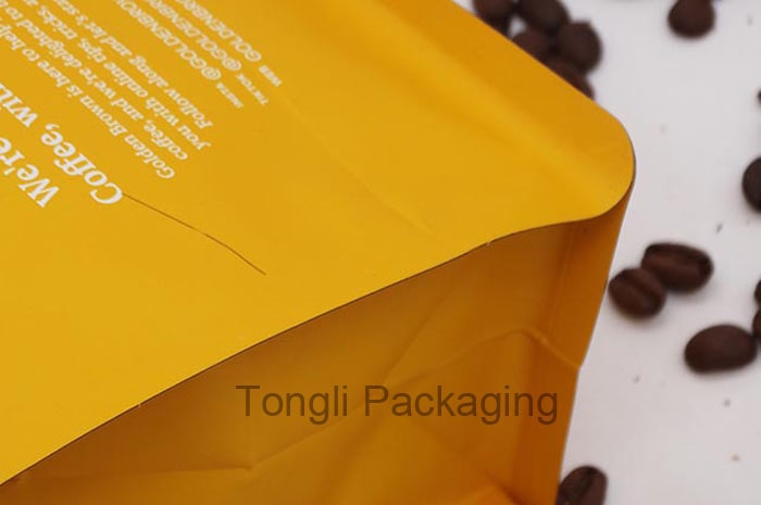 Seal-welded-on-box-bottom-pouch